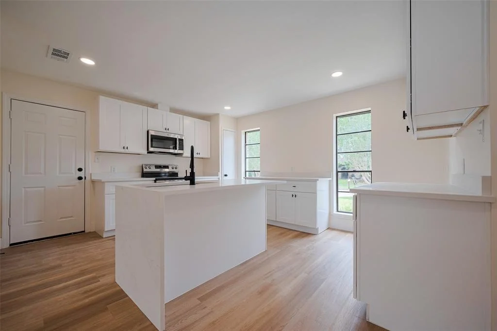 Photo of 839 Voyager Drive