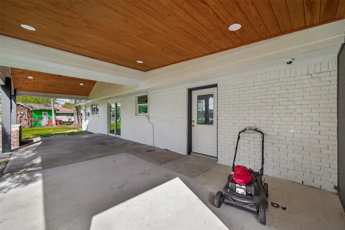 Photo of 118 W Doverfield Drive