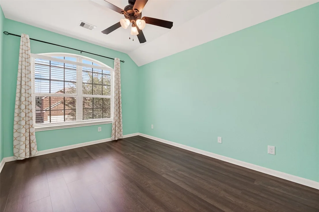 Photo of 6018 Gracys Landing Ln
