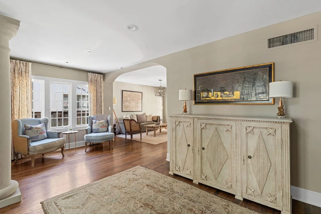 Photo of 2103 South Boulevard