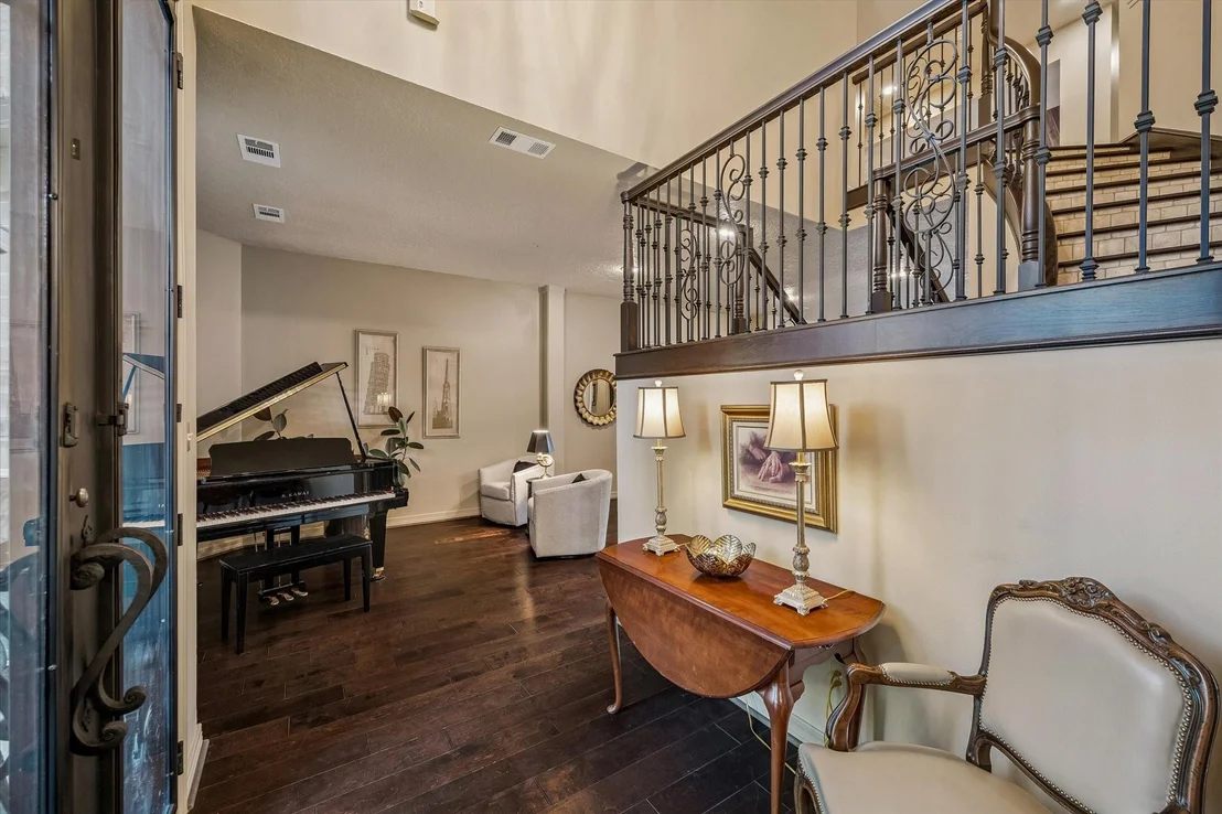 Photo of 6 E Lakemist Circle