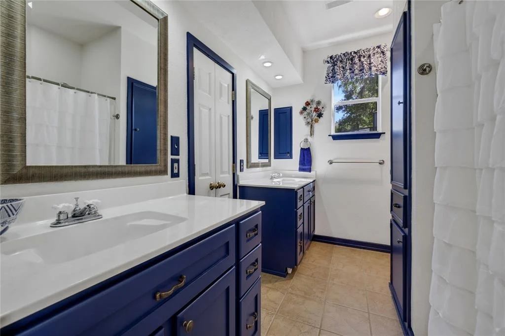 Photo of 120 Lake Oaks Boulevard