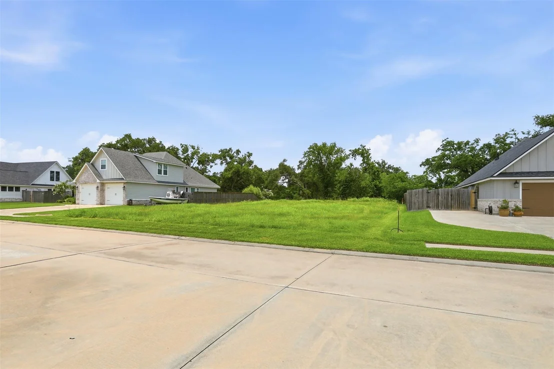 Photo of 208 Creekside Lane