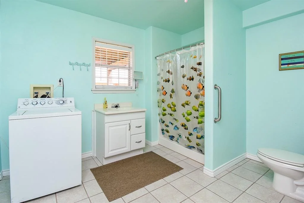 Photo of 1039 Bayview Drive