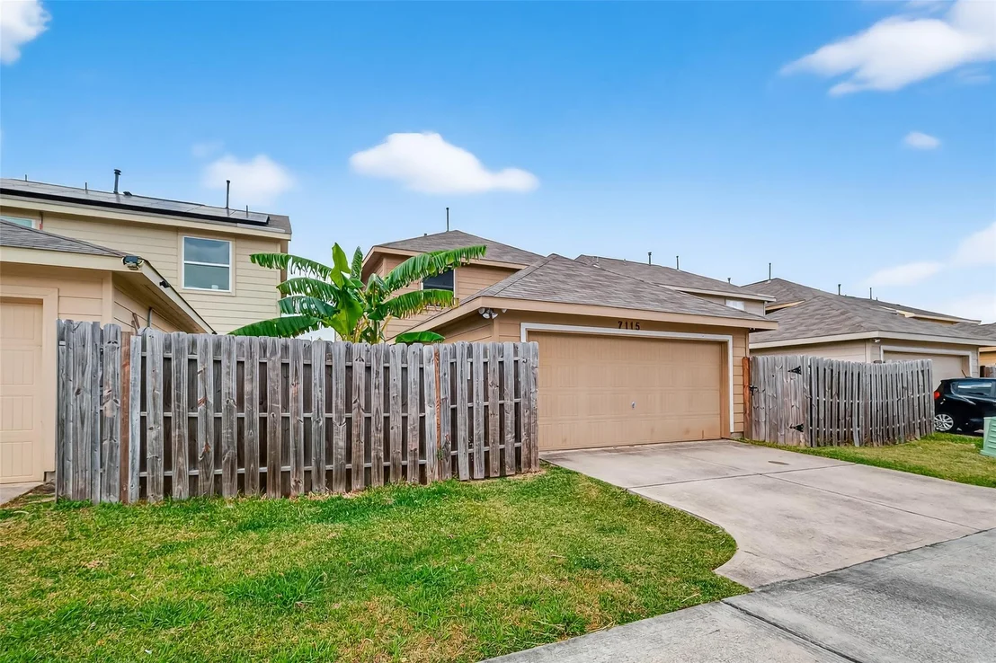 Photo of 7115 Pavilion Drive