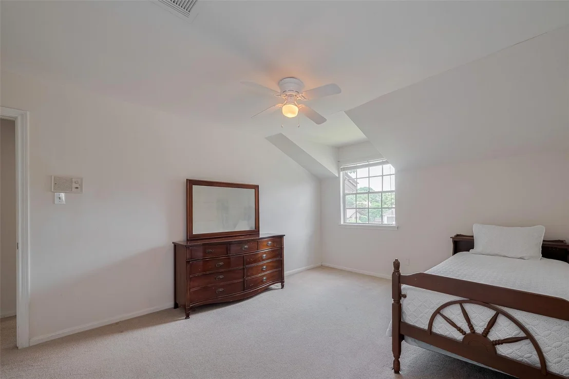 Photo of 1015 Devonport Lane
