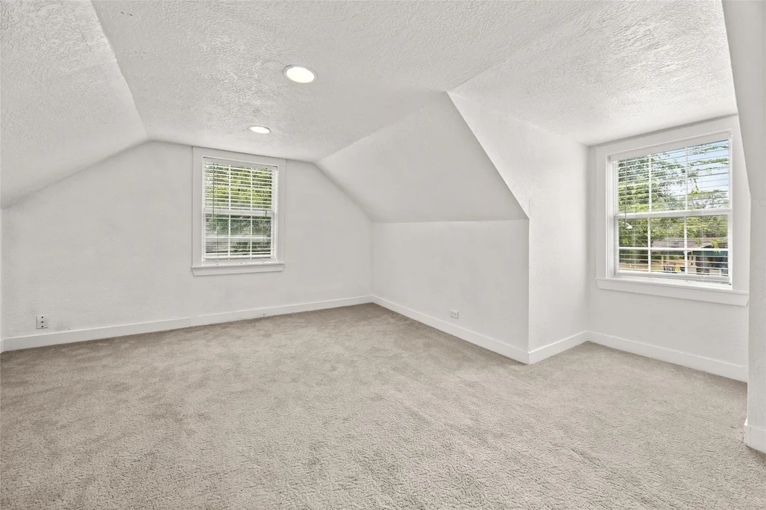 Photo of 906 W First Street