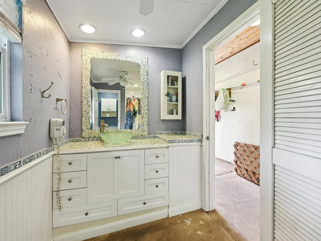 Photo of 2037 Lakeside Drive