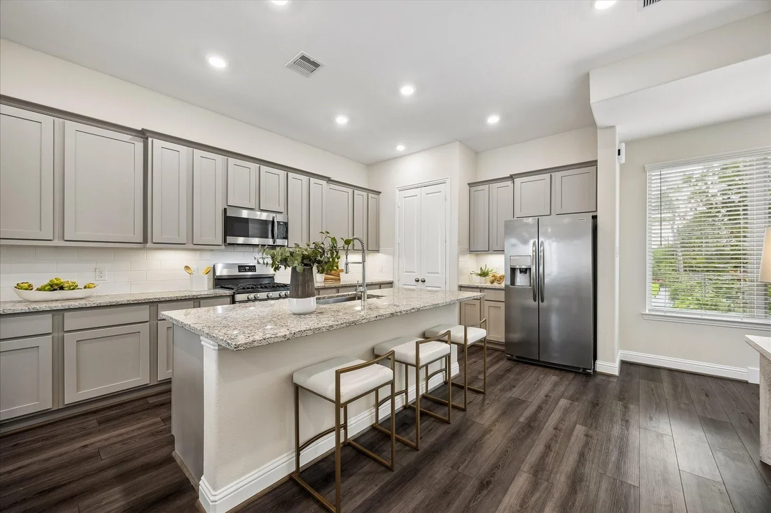 Photo of 11004 Mikula Drive