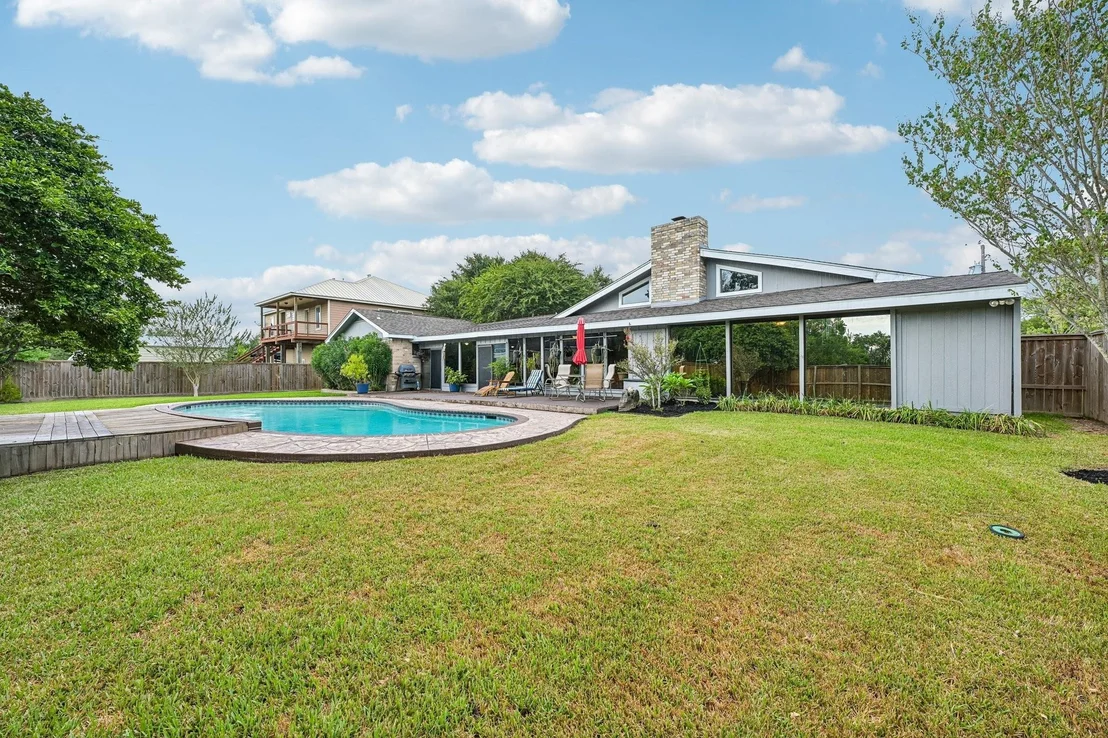 Photo of 2535 Cliff Drive