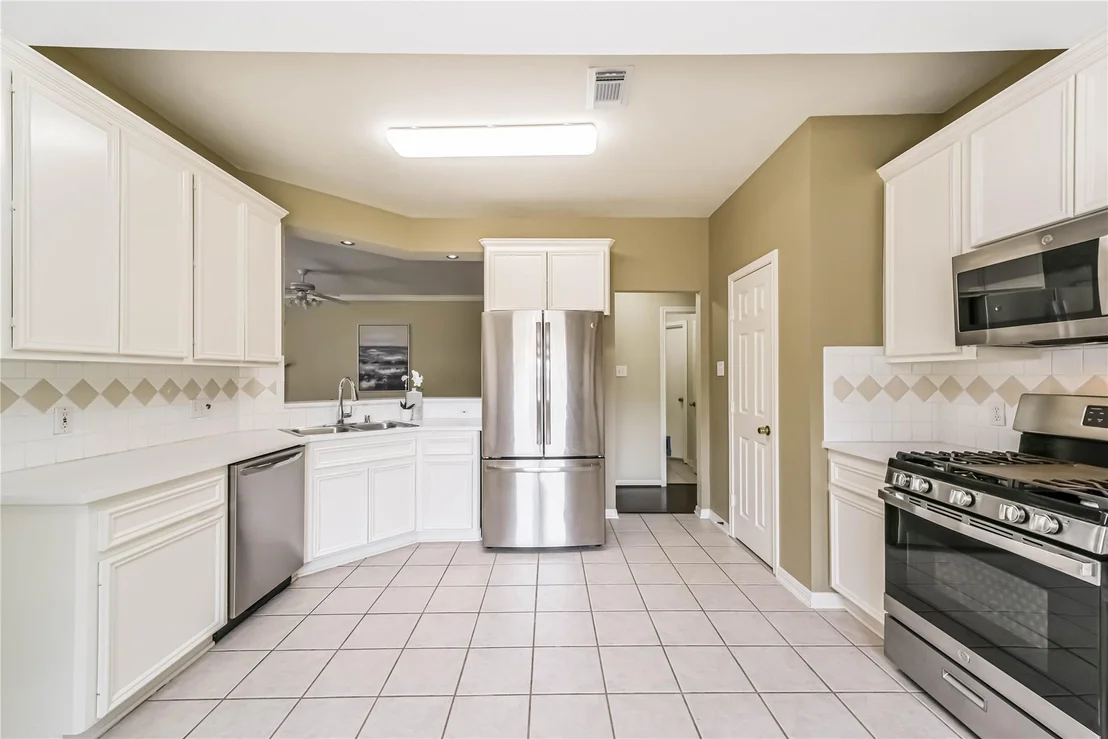 Photo of 22010 Kenlake Drive