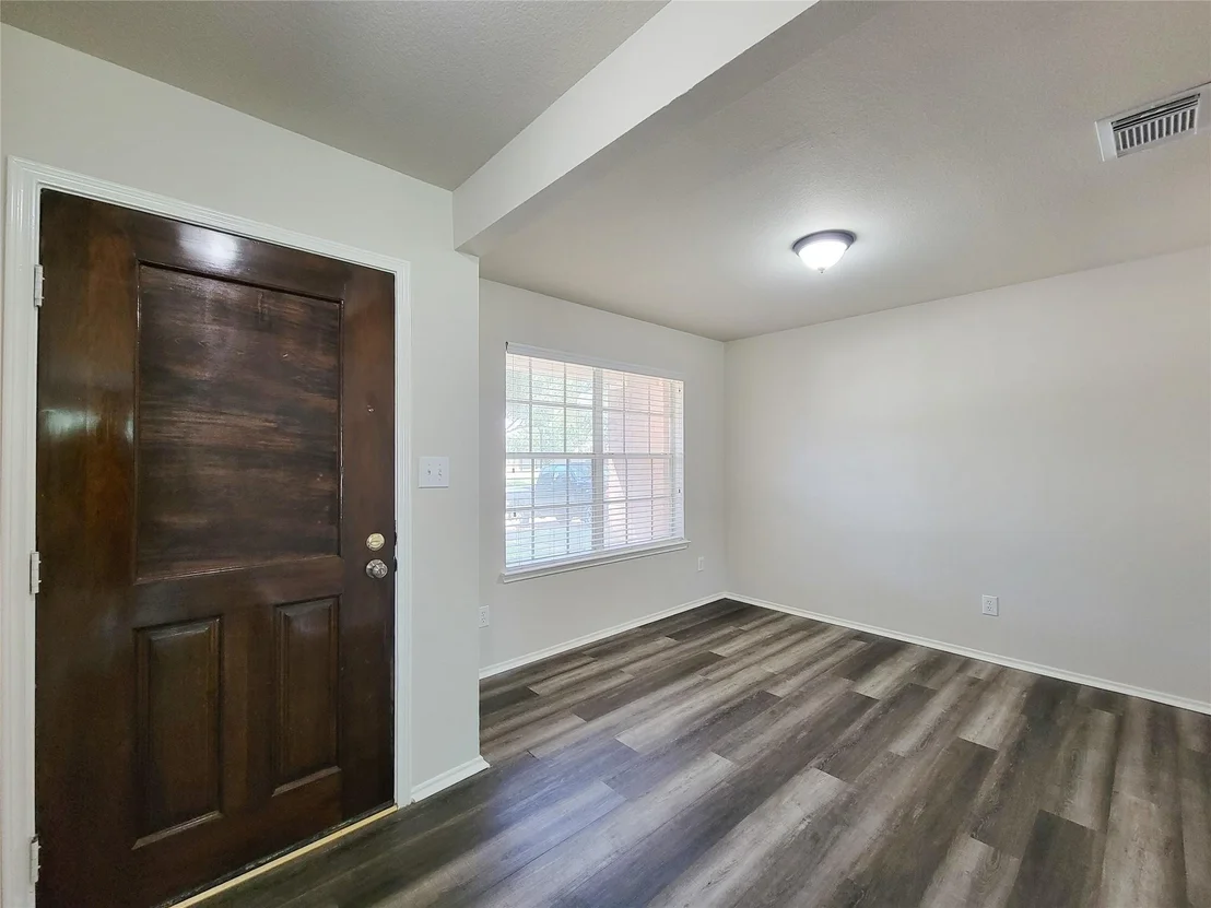 Photo of 5746 Roehampton Court