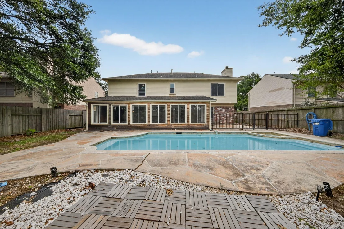 Photo of 918 Long Prairie Drive