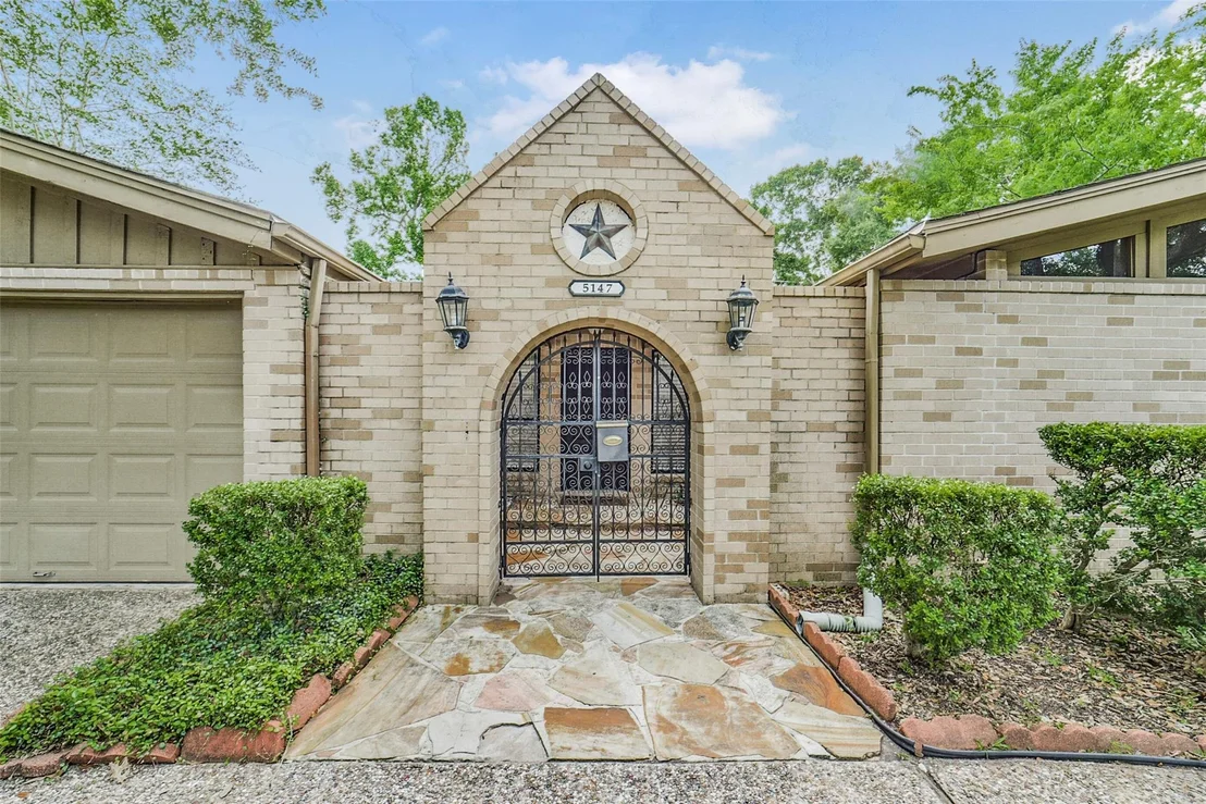 Photo of 5147 Beechnut Street