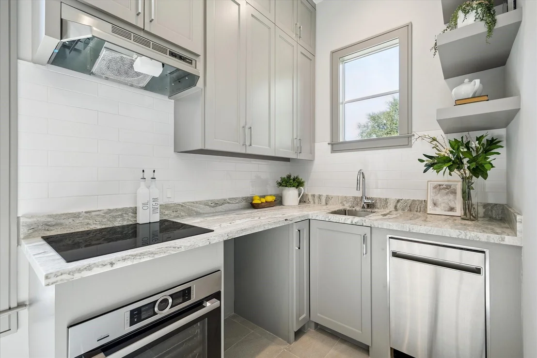 Photo of 526 Stoneleigh Drive