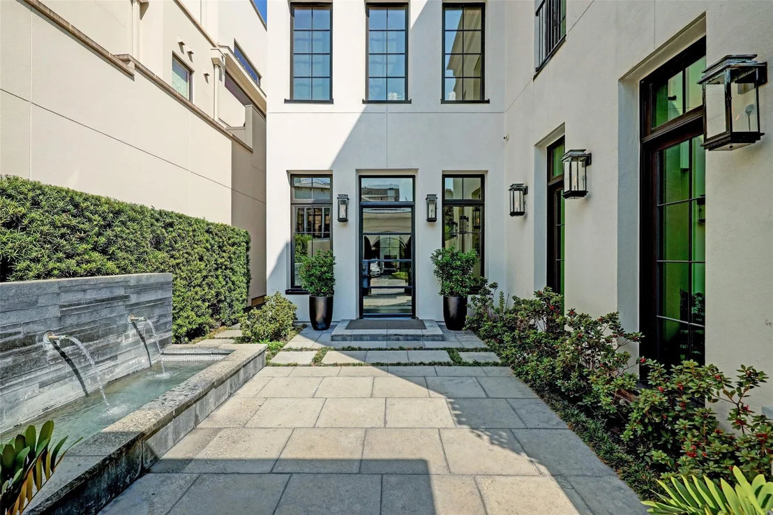 Photo of 2521 Westgate Drive