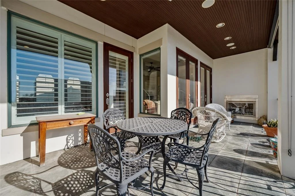 Photo of Unit E at 1700 Sunset Boulevard