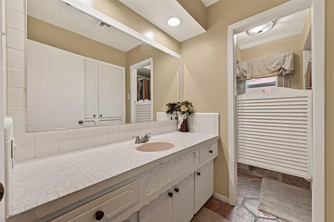Photo of 10062 Warwana Road