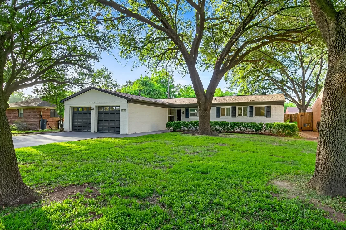 Photo of 9618 Meadowbriar Lane