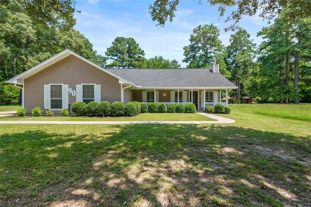 Photo of 90 Westwood Drive E