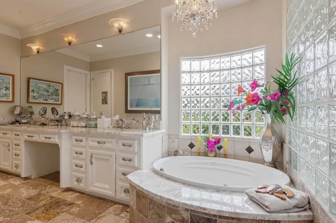 Photo of 537 Villa Drive