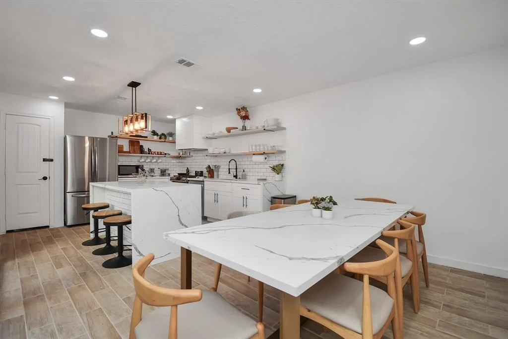 Photo of 9603 Sharpview Drive