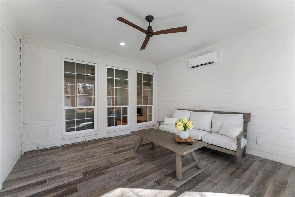 Photo of 120 W Bonneymead Circle