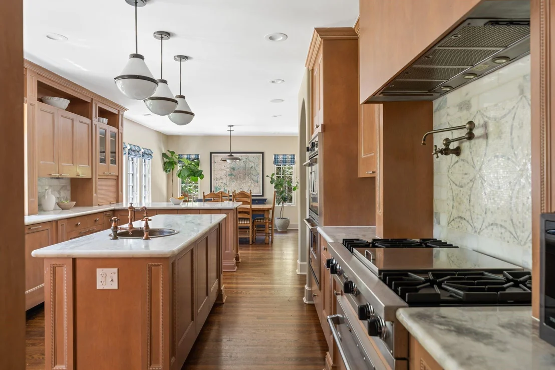 Photo of 2103 South Boulevard