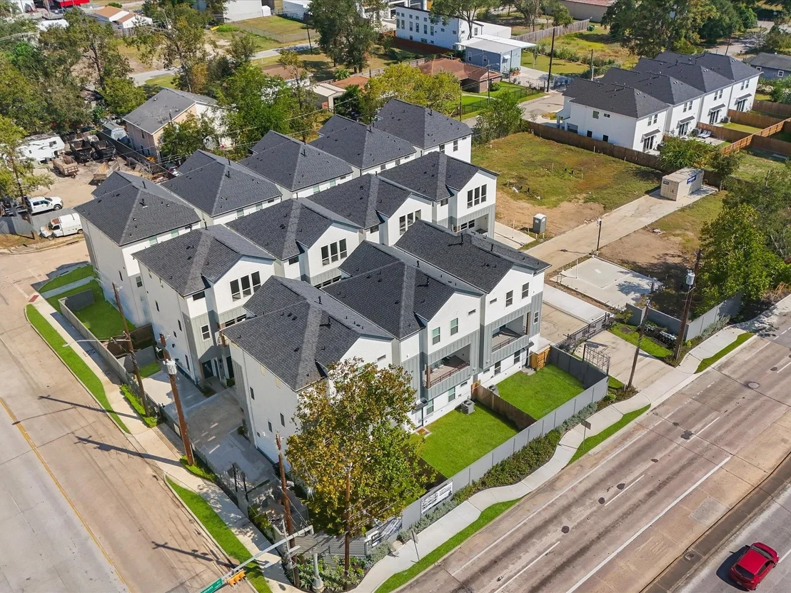 Photo of 4848 Pinemont Drive