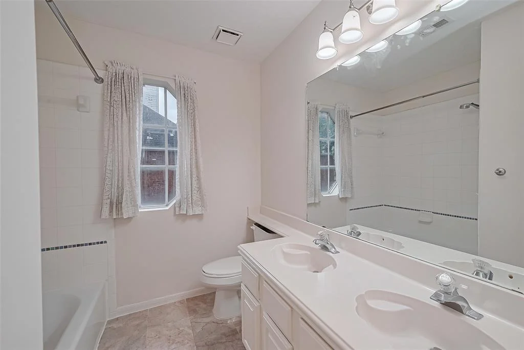 Photo of 1327 W Forest Drive