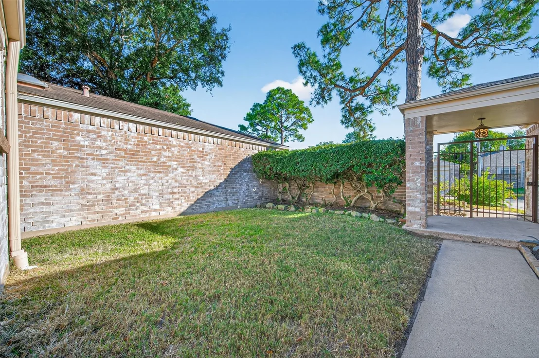 Photo of 18558 Trail Bend Lane