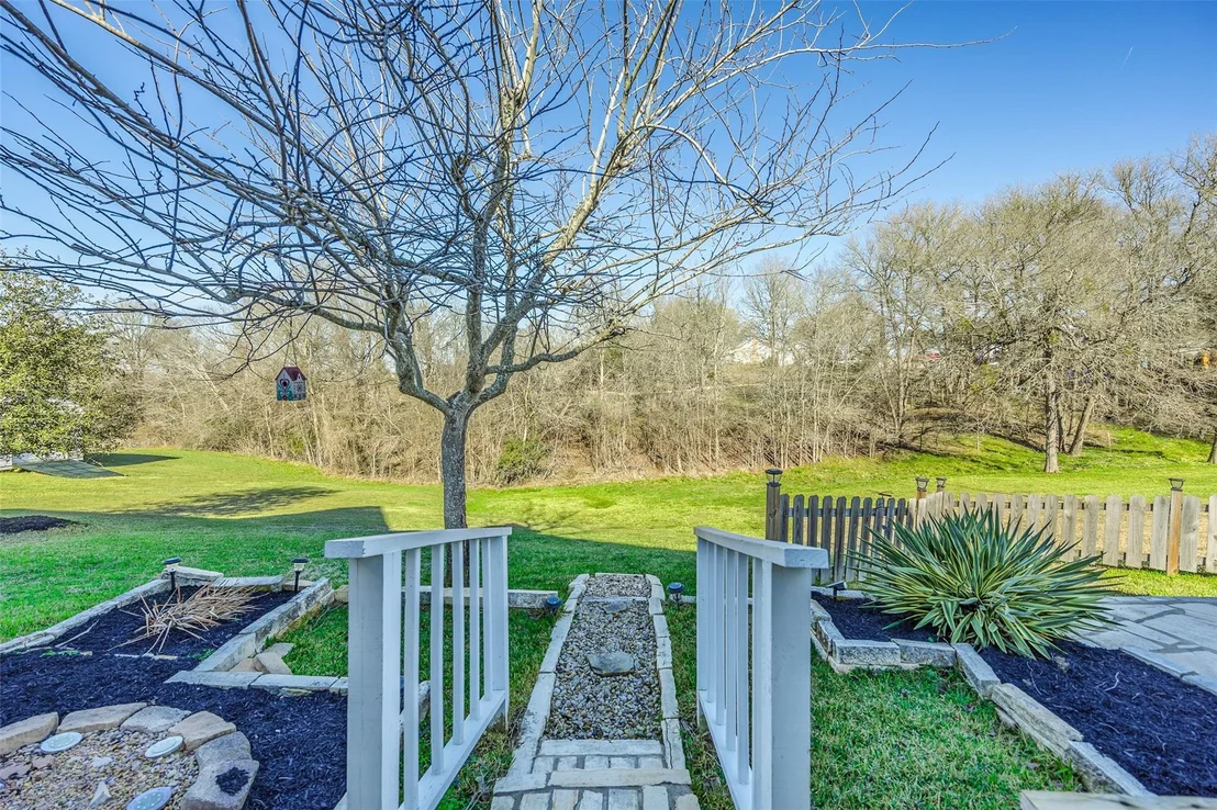 Photo of 2701 Bluebonnet Boulevard