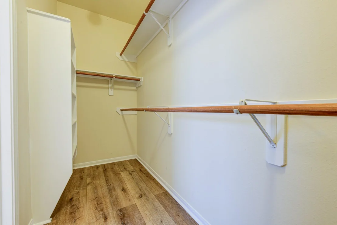 Photo of 18418 Lakeview Circle