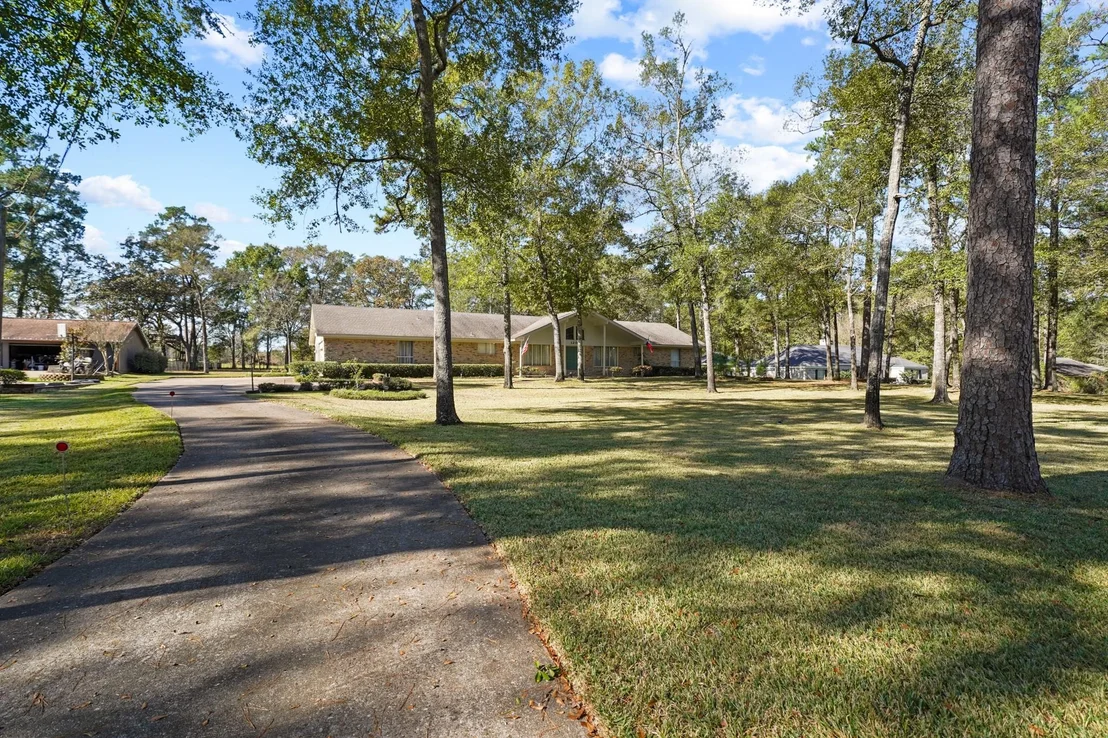Photo of 1204 Live Oak Lane