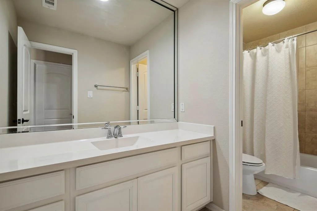 Photo of 5727 Euclid Loop