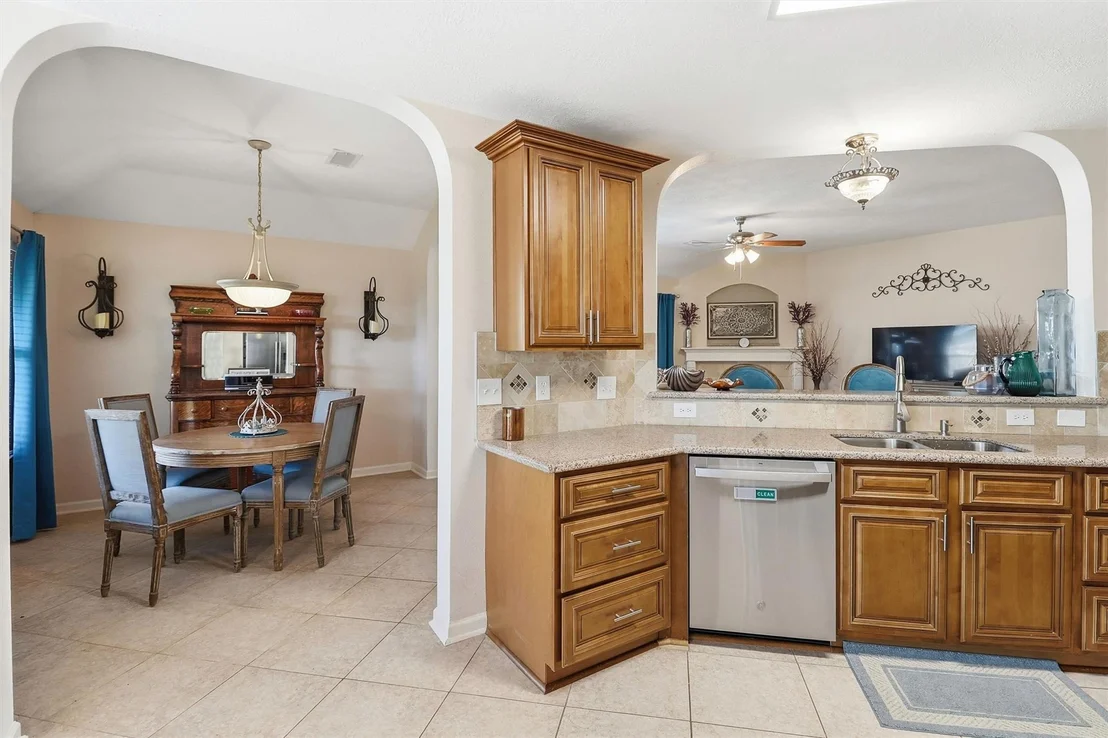 Photo of 6806 Oakleaf Trail Lane