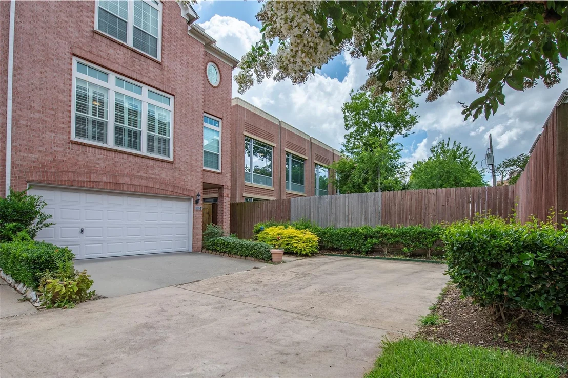 Photo of Unit D at 34 Waugh Drive
