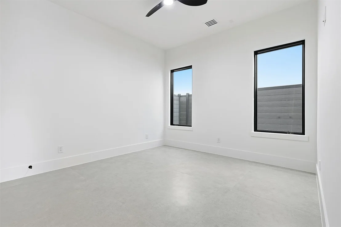 Photo of 619 Rolling Oaks