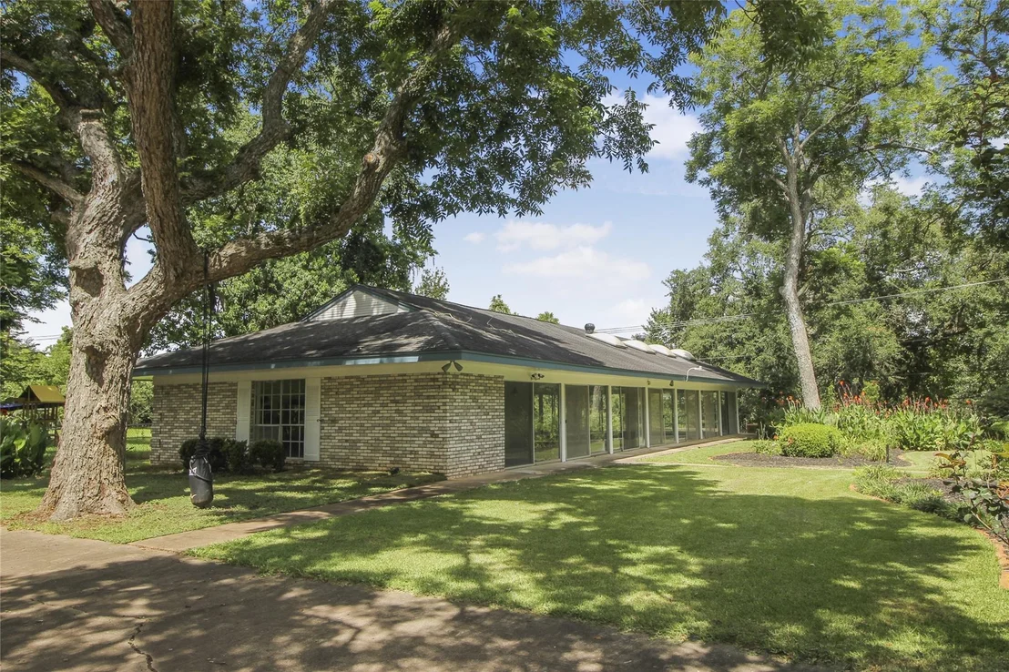 Photo of 536 Oak Drive