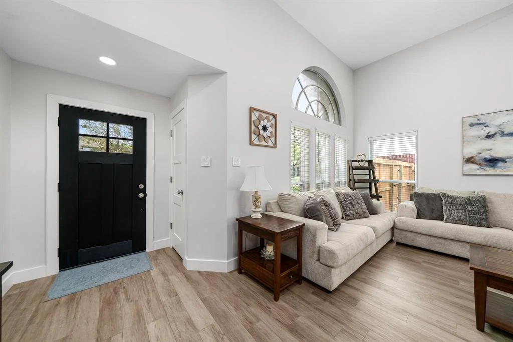 Photo of 506 Rivergrove Drive