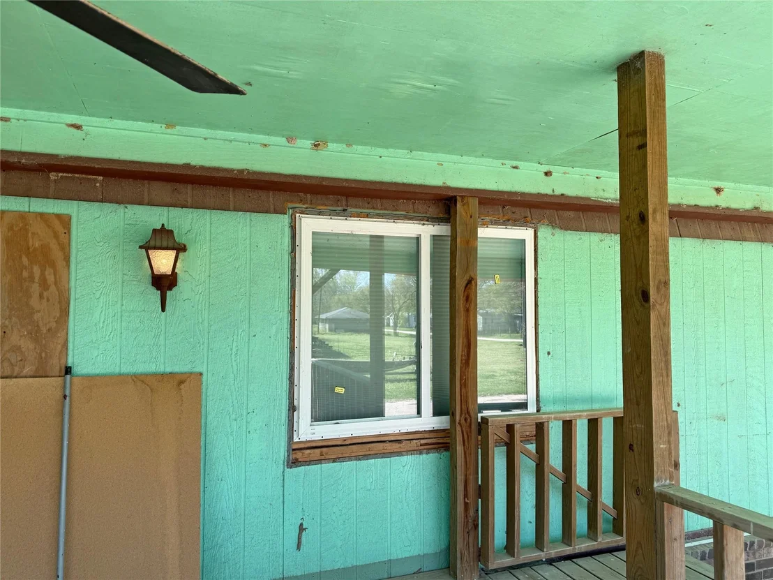 Photo of 585 River Oaks Drive