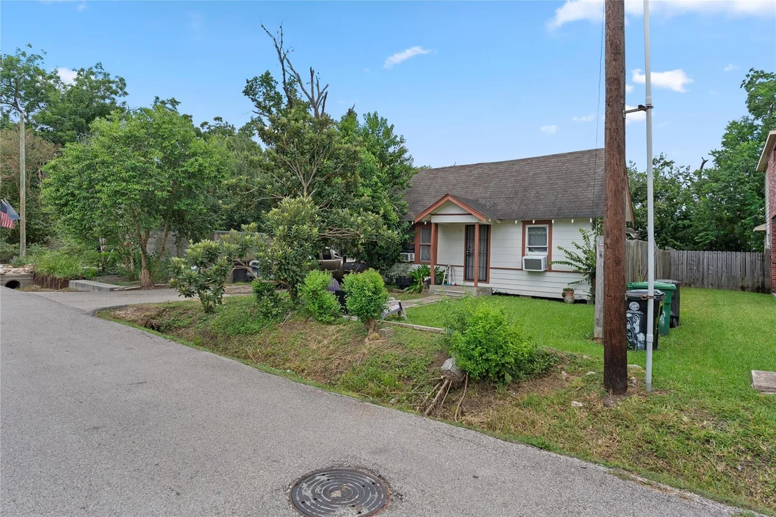 Photo of 5902 Grace Lane