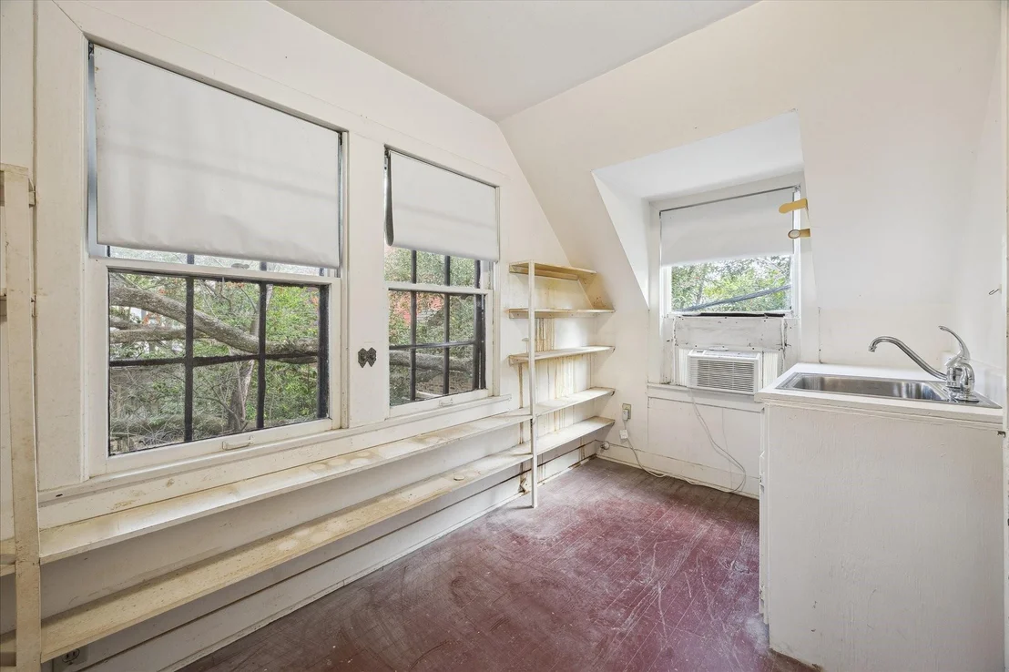 Photo of 2345 Blue Bonnet Boulevard