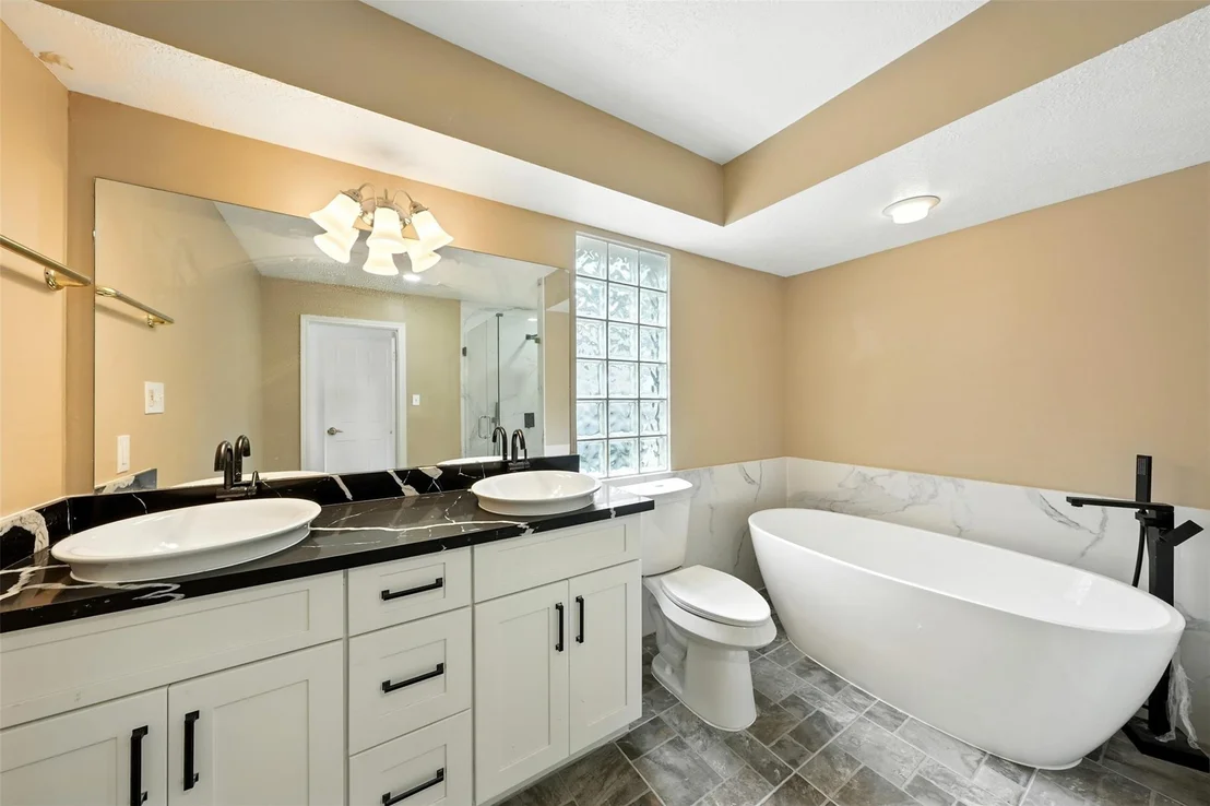Photo of 1046 Lake View Drive