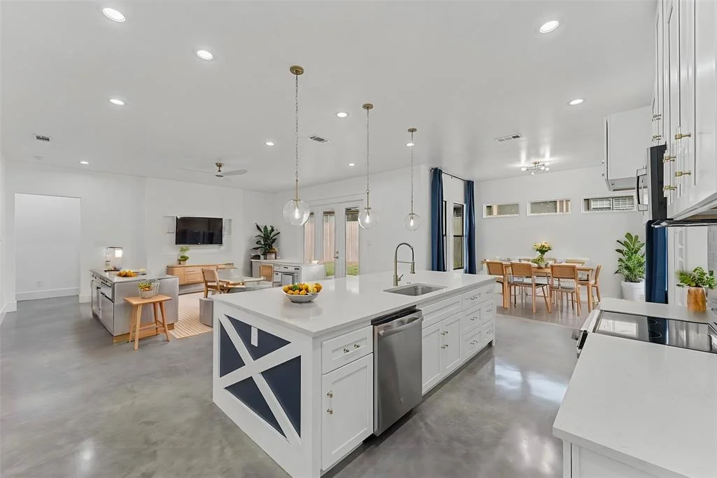 Photo of 84 Lakeway Court