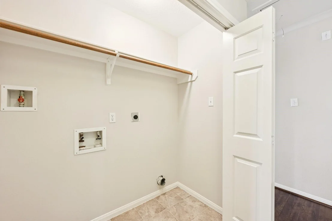 Photo of 1023 E Hampton Drive