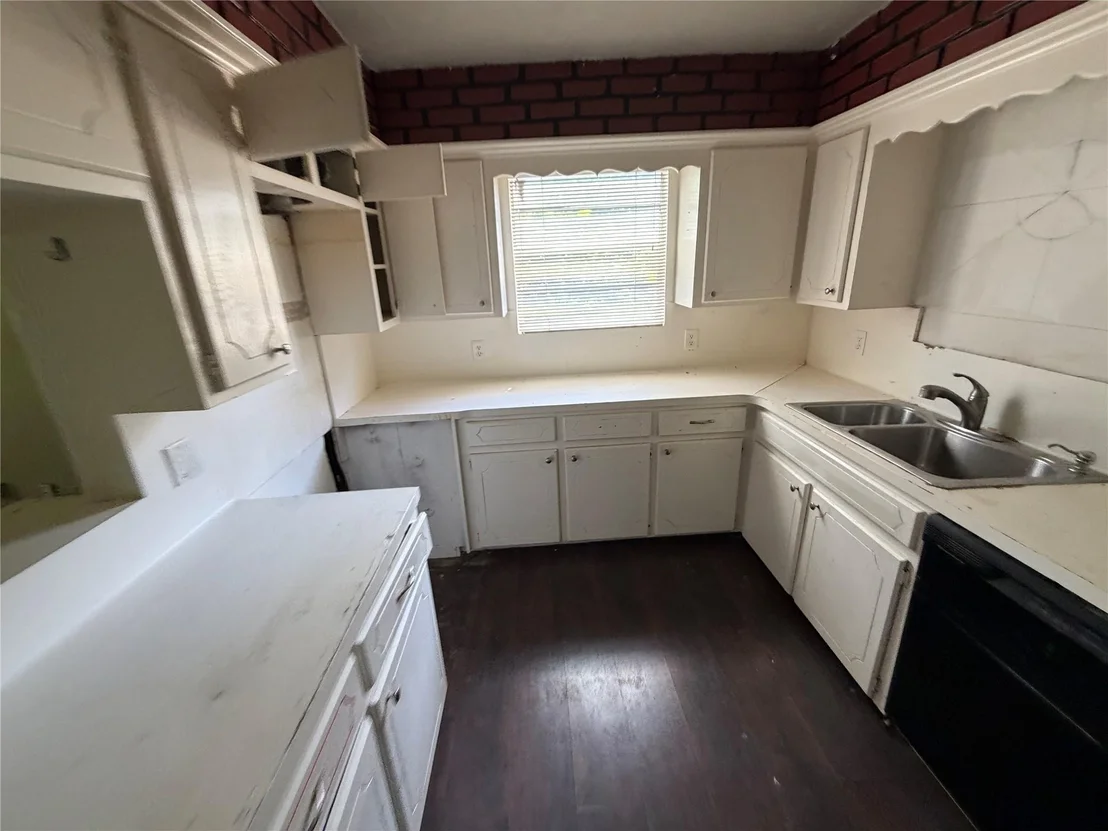 Photo of 8939 Intervale Street