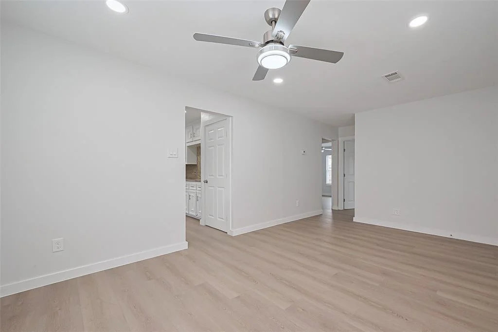 Photo of 7333 Lakehurst Drive