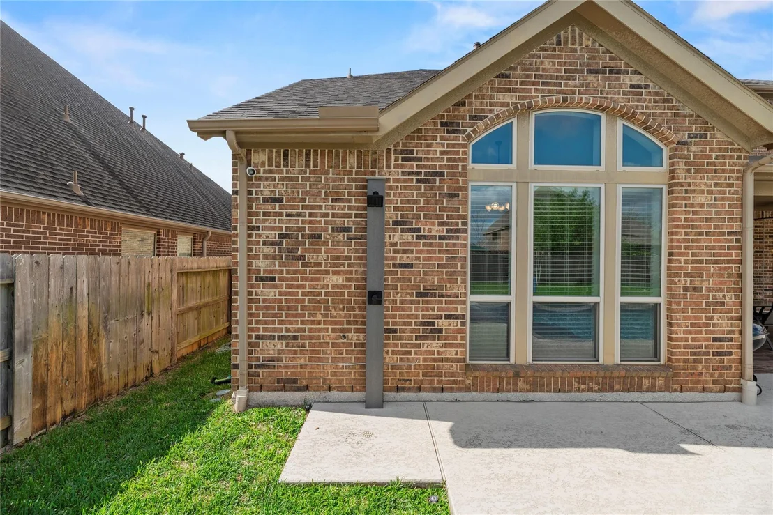 Photo of 18702 Town Bluff Drive