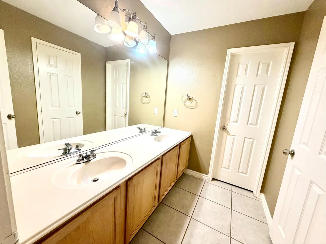 Photo of 4914 Surrey Park Circle